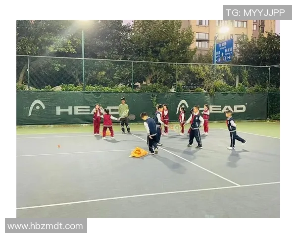 西安网球队在邀请赛中的灵活性表现与战术分析